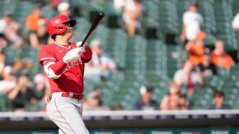 Ohtani throws 1st MLB shutout, hits 2 HRs as Angels sweep Tigers in DH team says he’s staying